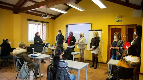 Curso en Camargo sobre recursos &uacute;tiles para su vida cotidiana