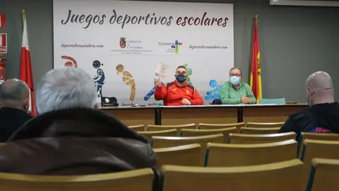 Reuni&oacute;n entre la Federaci&oacute;n C&aacute;ntabra de Balonmano y los clubes c&aacute;ntabros