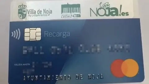 Archivo - Noja entrega m&aacute;s de 300 tarjetas prepago a recargar con 200 euros para ayudar al comercio local