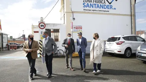 El vicepresidente y consejero de Universidades, Igualdad, Cultura y Deporte, Pablo Zuloaga, se re&uacute;ne con el delegado especial del Estado en el Consorcio de la Zona Franca de Santander, Francisco Fern&aacute;ndez Ma&ntilde;anes.