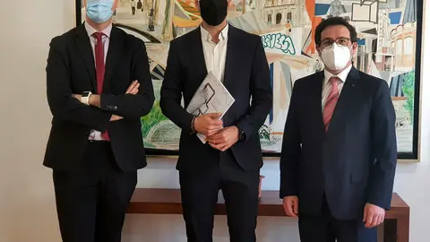 Reuni&oacute;n entre los representantes de Highview Power y el alcalde de Torrelavega