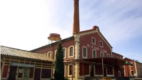 Archivo - Edificio de La Lechera en Torrelavega. Foto de archivo