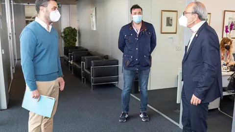 El consejero de Industria, Turismo, Innovaci&oacute;n, Transporte y Comercio, Javier L&oacute;pez Marcano, recibe al alcalde de Ribamont&aacute;n al Monte, Joaqu&iacute;n Arco.