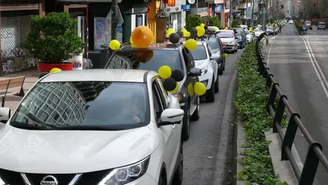 Caravana de veh&iacute;culos en Santander en protesta por la alta interinidad del empleo en las Administraciones P&uacute;blicas