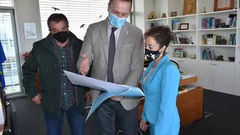 12:30 Despacho Del Consejero El Consejero De Desarrollo Rural, Ganader&iacute;a, Pesca, Alimentaci&oacute;n Y Medio Ambiente, Guillermo Blanco, Se Re&uacute;ne Con La Alcaldesa De Molledo, Ver&oacute;nica Mantec&oacute;n. (C) Oficina De Comunicaci&oacute;n Del Gobierno De Cantabria