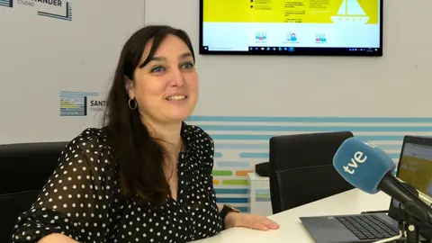 La concejala Noem&iacute; M&eacute;ndez presnetando la nueva web sobre salud