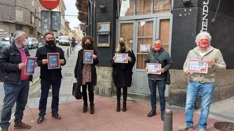 Los hosteleros c&aacute;ntabros llevan a cabo un par&oacute;n de 10 minutos "por el futuro del sector"