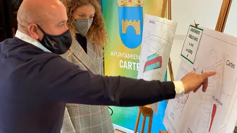La delegada del Gobierno en Cantabria, Ainoa Qui&ntilde;ones, y el alcalde de Cartes, Agust&iacute;n Molleda