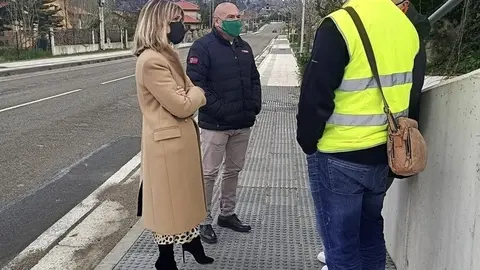 La alcaldesa de Pi&eacute;lagos y el concejal de Urbanismo en su visita a Arce