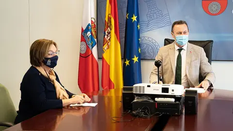 El Consejero De Desarrollo Rural, Ganader&iacute;a, Pesca, Alimentaci&oacute;n Y Medio Ambiente, Guillermo Blanco, Recibe A La Alcaldesa De Laredo, Rosario Losa