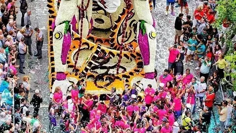 Archivo - Batalla de las Flores de Laredo. Archivo