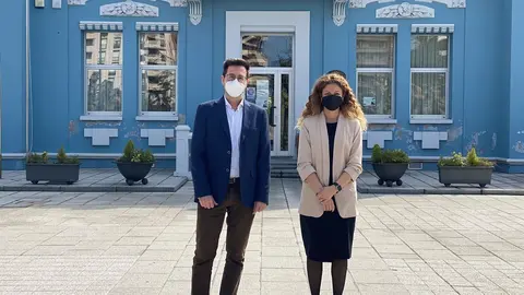 La delegada del Gobierno en Cantabria, Ainoa Qui&ntilde;ones, y el alcalde de Colindres, Javier Incera