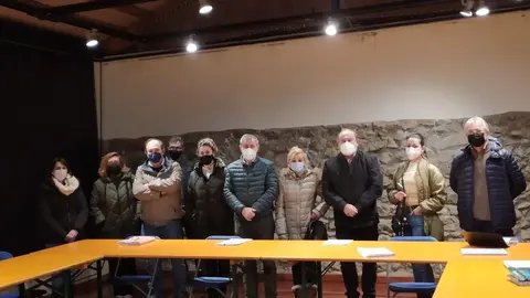Mesa de Trabajo de pol&iacute;ticos y agentes sociales contra la ubicaci&oacute;n de la depuradora de Vuelta Ostrera en Cortiguera