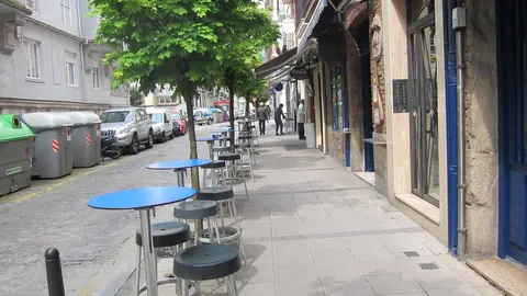 Archivo - Terraza en zona de bares de Santander