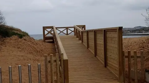 Renovaci&oacute;n de miradores y pasarelas en la zona de la playa de Suances