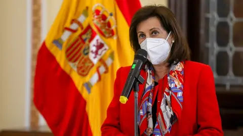 La ministra de Defensa, Margarita Robles, durante una visita a el  Cuartel General de la Fuerza Terrestre