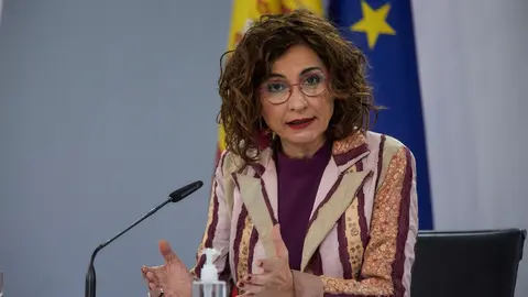 La ministra de Hacienda y portavoz del Gobierno, Mar&iacute;a Jes&uacute;s Montero, interviene en una rueda de prensa tras la reuni&oacute;n del Consejo de Ministros, en La Moncloa, Madrid (Espa&ntilde;a), a 23 de marzo de 2021.  