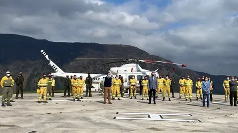 La delegada del Gobierno, Ainoa Qui&ntilde;ones, y el consejero de Desarrollo Rural, Ganader&iacute;a, Pesca, Alimentaci&oacute;n y Medio Ambiente, Guillermo Blanco, visitan el helipuerto de Jaedo en Ruente para dar la bienvenida a la BRIF