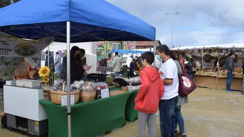 Mercado agroalimentario de oto&ntilde;o.- Archivo