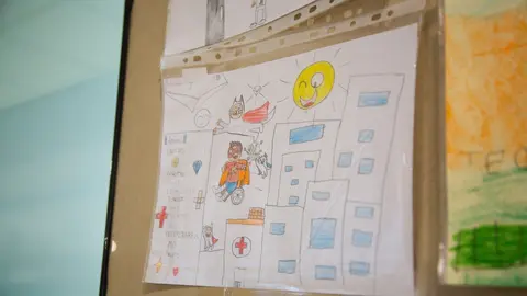 Dibujos realizados por ni&ntilde;os de un colegio.