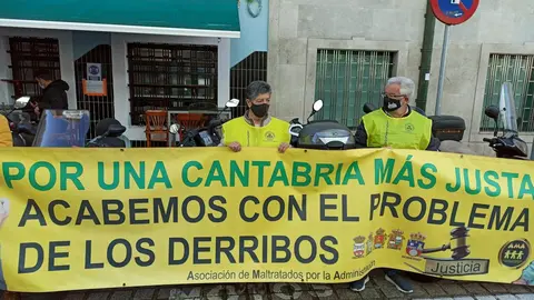Concentracion de AMA ante la sede del Gobierno