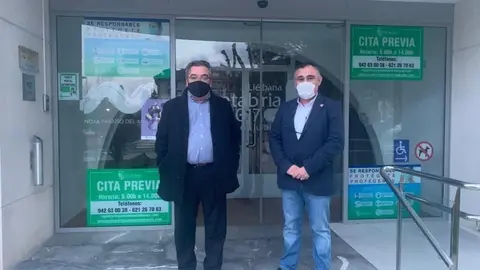 El alcalde de Noja, Miguel &Aacute;ngel Ruiz Lav&iacute;n, y el senador Jos&eacute; Miguel Fern&aacute;ndez Viadero