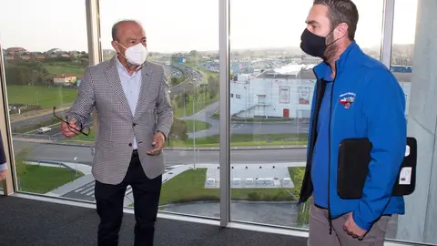 Marcano con el presidente de la Federaci&oacute;n de Taxis, Manu Andoni Ruiz.