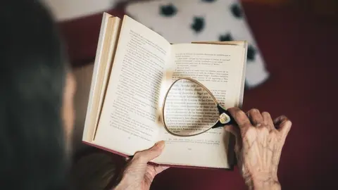 La Fundaci&oacute;n 'la Caixa' abre la 13&ordf; convocatoria del concurso de Relatos Escritos por Personas Mayores.