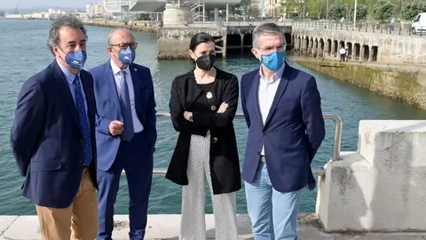 De izda a derecha: El presidente del Puerto de Santander, Francisco Mart&iacute;n; el consejero de Turismo y vicepresidente de la APS, Javier L&oacute;pez Marcano; la alcaldesa de Santander, Gema Igual, y el concejal de Fomento, C&eacute;sar D&iacute;az