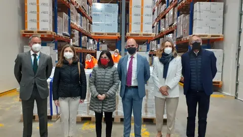 I&ntilde;igo Meira, CEO de Logista; Mar&iacute;a Jes&uacute;s Lamas, directora de la AEMPS; Carolina Darias, Ministra de Sanidad; Rick R. Su&aacute;rez, presidente de AstraZeneca Espa&ntilde;a; Marta Moreno,asuntos corporativos AstraZeneca Espa&ntilde;a; Miguel G&oacute;mez, director general Log&iacute;stica