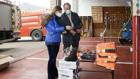 12:00.- Camale&ntilde;o
La consejera de Presidencia, Interior, Justicia y Acci&oacute;n Exterior, Paula Fern&aacute;ndez, entrega equipamiento a proteccion civil de Vega de Liebana