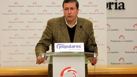 El portavoz del PP en el Parlamento de Cantabria, &Iacute;&ntilde;igo Fern&aacute;ndez