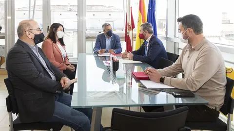 El Vicepresidente Y Consejero De Universidades, Igualdad, Cultura Y Deporte, Pablo Zuloaga, Recibe Al Alcalde De Santa Cruz De Bezana, Alberto Garc&iacute;a