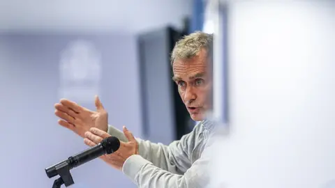 El director del Centro de Alertas y Emergencias Sanitarias (CCAES), Fernando Sim&oacute;n durante una rueda de prensa convocada ante los medios, en el Complejo de La Moncloa, Madrid, (Espa&ntilde;a), a 29 de marzo de 2021. Sim&oacute;n ha advertido de que hasta 12 comunidades