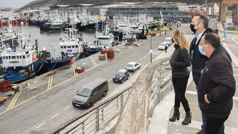 El consejero de Desarrollo Rural, Ganader&iacute;a, Pesca, Alimentaci&oacute;n y Medio Ambiente, Guillermo Blanco, visita el puerto de Santo&ntilde;a.
