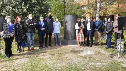 Inauguraci&oacute;n del monolito de homenajea los sanitarios en Sierrallana