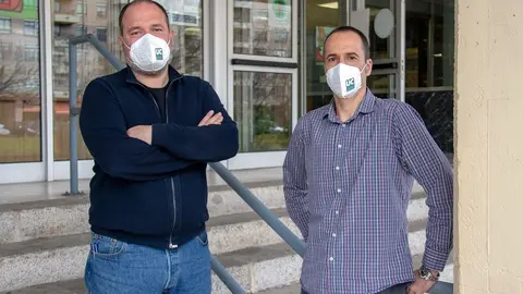 Los investigadores de la UC Antonio S. Cofi&ntilde;o (izda) y Fernando J. M&eacute;ndez, en la ETSI de Caminos de la UC.