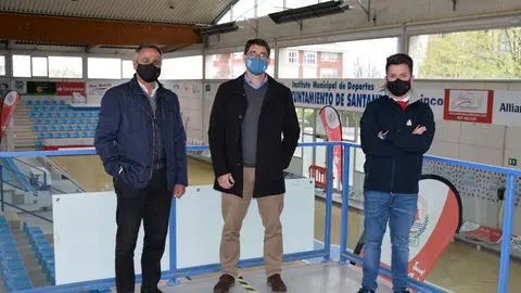 Visita del concejal de Deportes a la bolera de Cueto