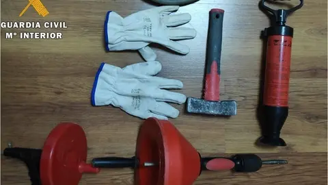 Herramientas intervenidas al detenido por robo en Castro Urdiales