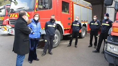 La consejera de Presidencia, en una visita al parque de bomberos de Tama