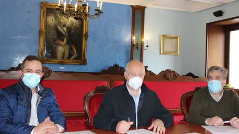 Firma del convenio entre el Ayuntamiento de Reinosa y ACER