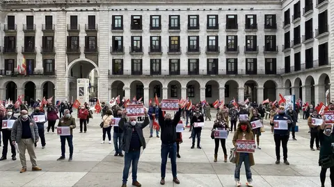 Protesta de UGT y CCOO en la Plaza Porticada de Santander