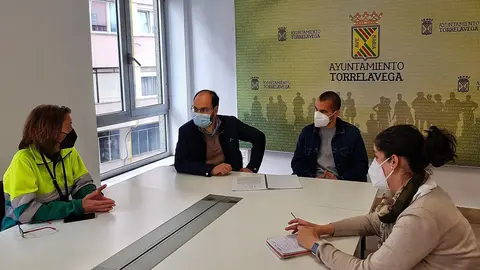 El concejal Jos&eacute; Luis Urraca junto a Dar&iacute;o Puente y t&eacute;cnicos municipales