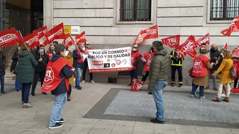 Concentraci&oacute;n de UGT y CCOO de Correos