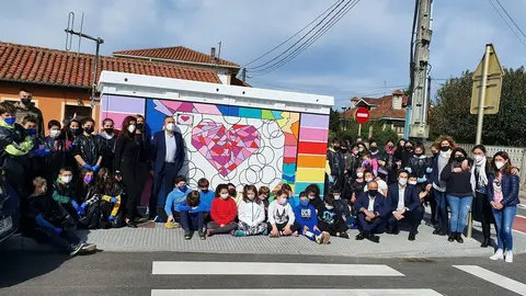 Los escolares torrelaveguenses decoran los cuadros el&eacute;ctricos del municipio