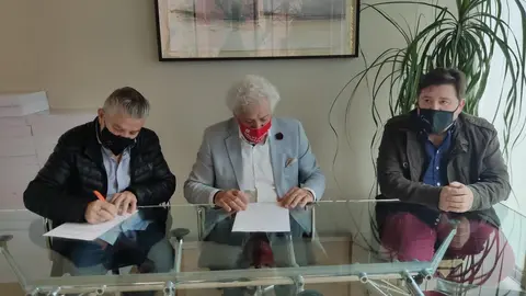 Firma del convenio de colaboraci&oacute;n entre la AEHC y la Asociaci&oacute;n de Cocineros de Cantabria