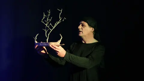 Escena de la obra teatral 'Medea Treno', de la compa&ntilde;&iacute;a Alauda