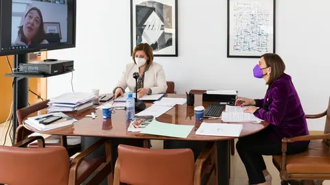 La consejera de Presidencia, Interior, Justicia y Acci&oacute;n Exterior, Paula Fern&aacute;ndez Via&ntilde;a, se re&uacute;ne con la eurodiputada, Laurence Farreng