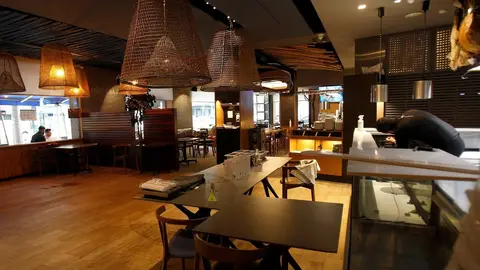 El interior de un bar.- Archivo