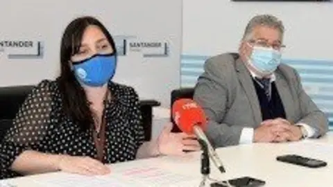 La concejala de Salud, Noem&iacute; M&eacute;ndez, y el decano del Colegio de Psic&oacute;logos de Cantabria